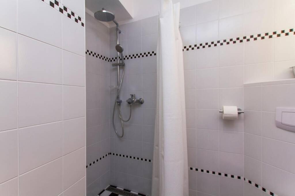 Comfortable Studio In Old Town Лабин Экстерьер фото